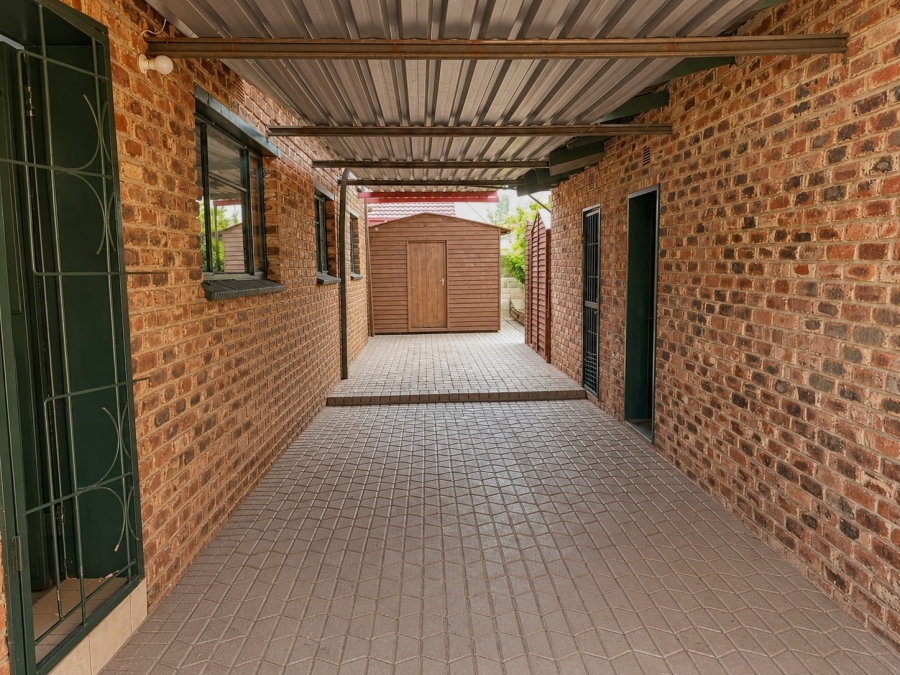 To Let 4 Bedroom Property for Rent in Riebeeckstad Free State